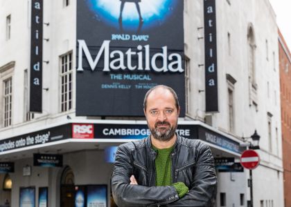 Kees Boot is juf Bulstronk in Matilda De Musical